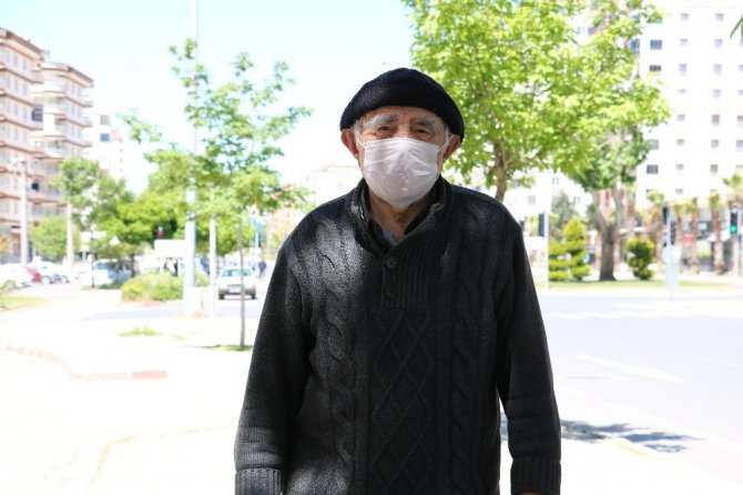 Kahramanmaraş'ta yaşlılar sokağa çıktı