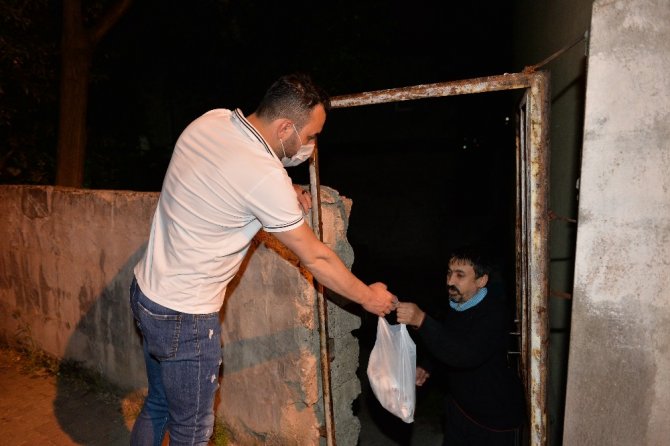 Kahramanmaraş'ta Kurbanlık danayı kesip 150 aileye dağıttı