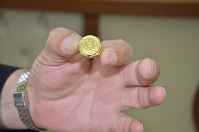 İlk kazancı ile aldığı yüzüğünü bağışladı