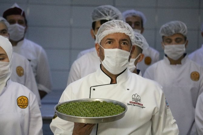 Kervan Ramazan Bayramına özel 37 çeşit tatlı ile hizmet veriyorlar