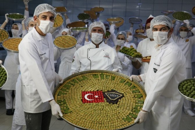 Kervan Ramazan Bayramına özel 37 çeşit tatlı ile hizmet veriyorlar