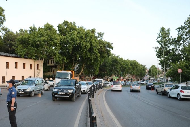 Kahramanmaraş polisi saat 19.19’da İstiklal Marşı’nı okudu