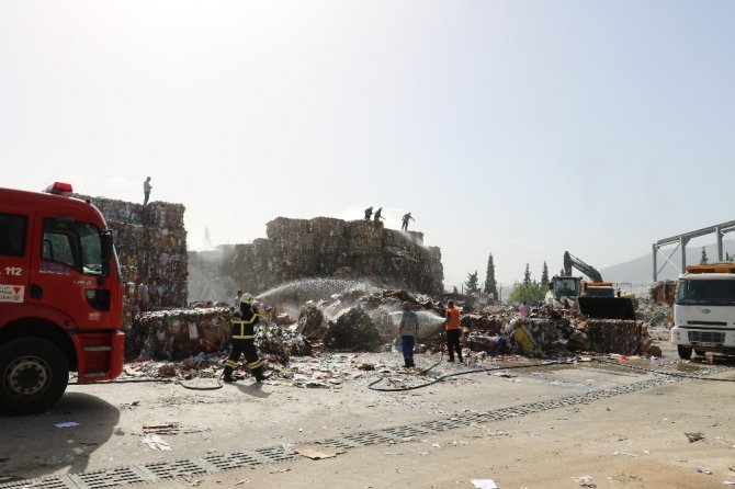 Kahramanmaraş’ta fabrika yangını korkuttu