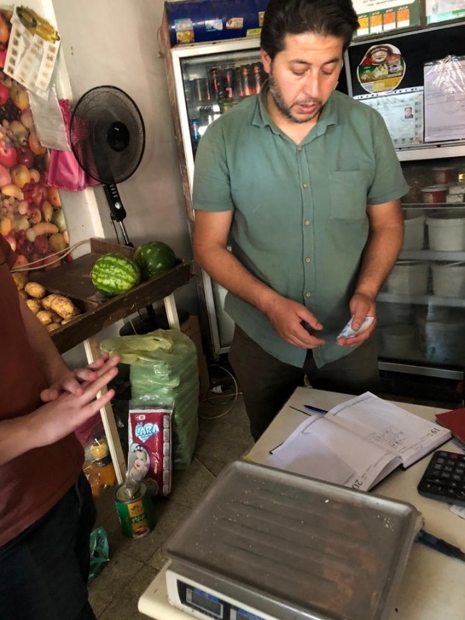 Kahramanmaraş'ta gençler bakkal defterini satın aldı