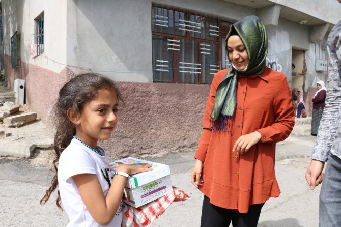 Kahramanmaraş'ta Yetim ve öksüz çocuklara bayramlık