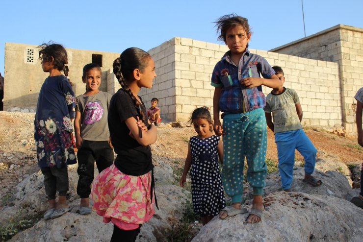 Suriyeli çocukların buruk bayram sevinci