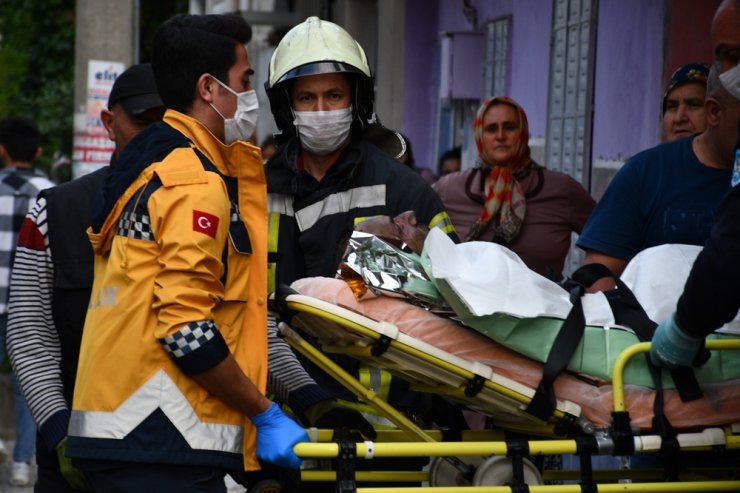 Benzin dökerek kendini yaktı