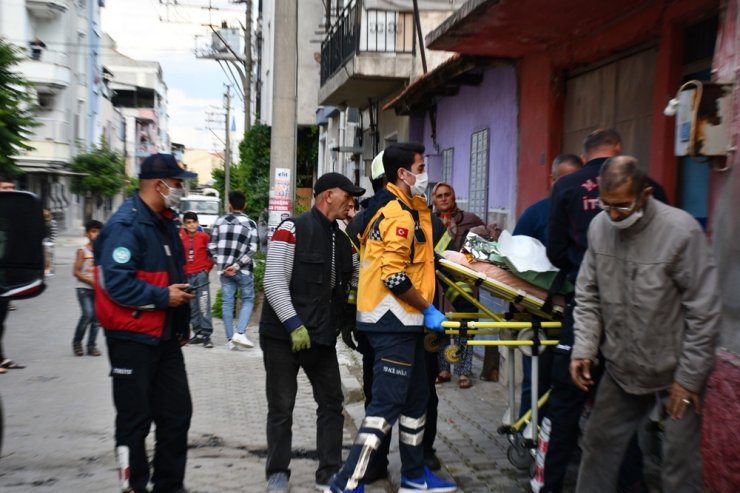 Benzin dökerek kendini yaktı