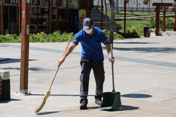 Kahramanmaraş’ta kısıtlamanın ilk gününde sokaklar boşaldı