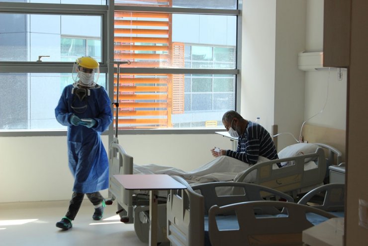 Sağlık çalışanlarının buruk bayram sevinci