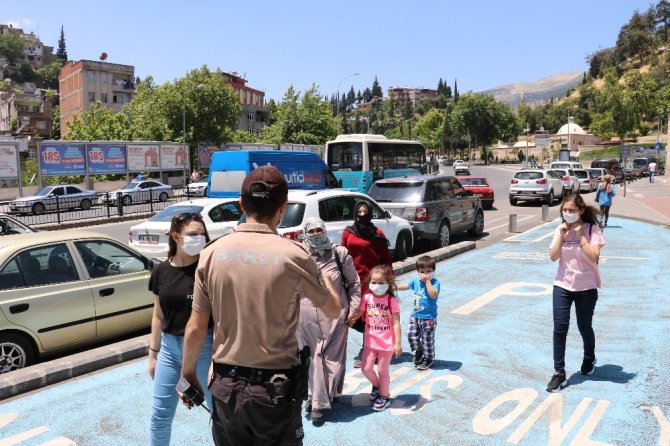Koronavirüs tedbirleri kapsamında çocuklara çarşı izni yok