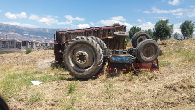 Kullandığı traktör Azraili oldu