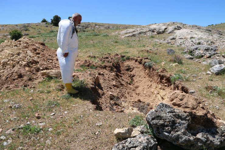 Hıdırbaba Höyüğüne defineciler zarar verdi