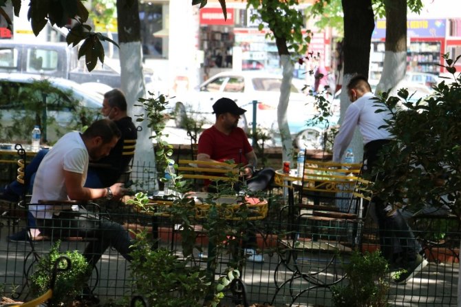 Kahramanmaraş'ta Yazlık çay bahçeleri şenlendi