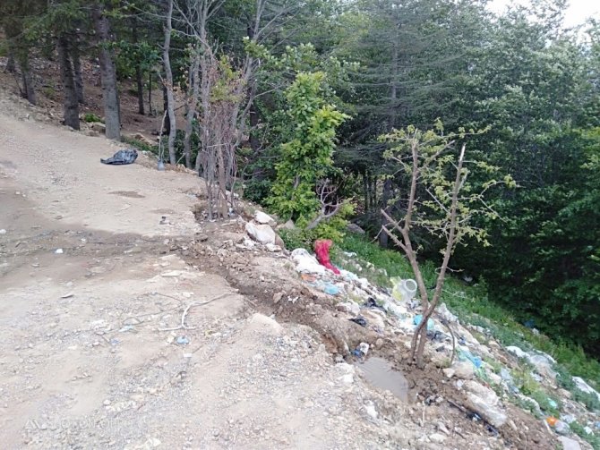 Yayladaki çeşme çöplükten geçilmiyor