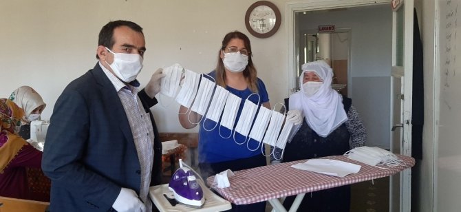 İğde mahallesinde kadınlar maske üretmeye başladı
