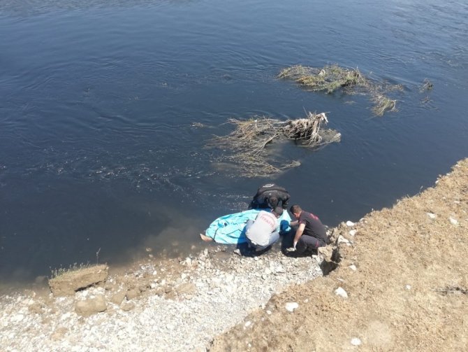 Aksu Çay’ından geçmek isteyen genç kız boğuldu