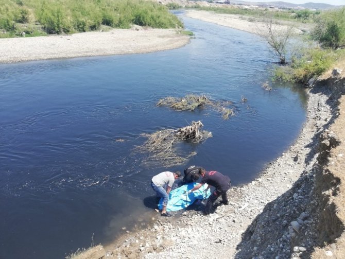 Aksu Çay’ından geçmek isteyen genç kız boğuldu