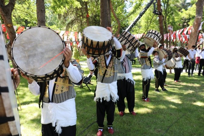 Kahramanmaraş kalesinde Abdal Halil Ağa’nın torunlarından davul şov