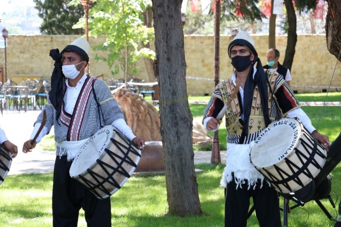 Kahramanmaraş kalesinde Abdal Halil Ağa’nın torunlarından davul şov
