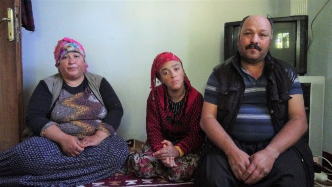 Afşinli annenin 21 yıllık çilesi, kızlarını sırtlarında taşıyorlar