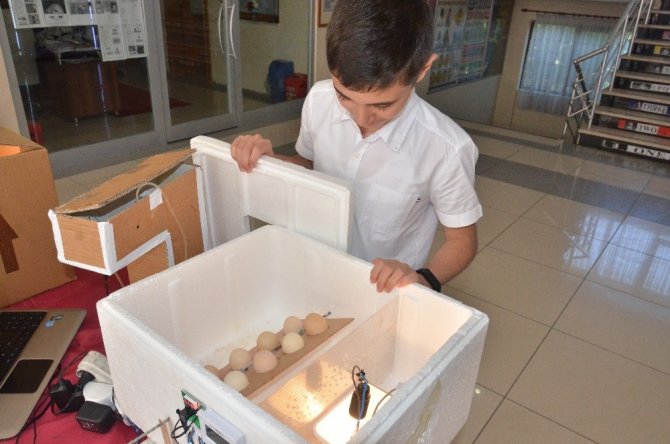 Elbistan'da robotik kodlama ile kuluçka makinesi yaptı