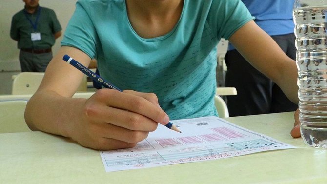 LGS ve YKS'ye girecek öğrencilere 'evde maskeyle test çözün' tavsiyesi