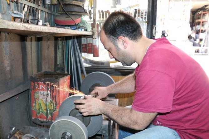 Kahramanmaraş'ta Bıçak üreticileri Kurban Bayramı için kolları sıvadı
