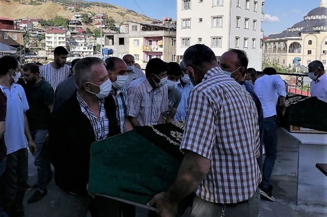 Trafik kazası kurbanı karı koca yan yana toprağa verildi