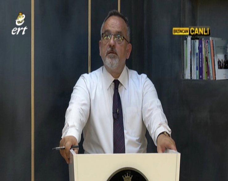 Deprem anı canlı yayında stüdyoya yansıdı