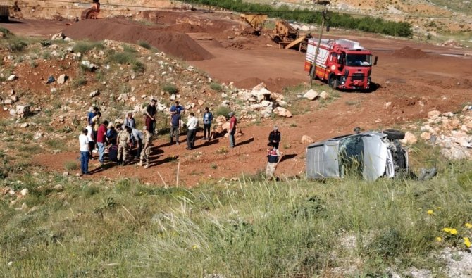 Nurhak ilçesindeki kazada 1 kişi öldü 2 kişi yaralandı