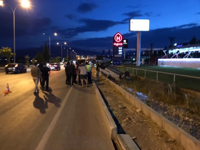 Takla atan otomobilden yara almadan kurtuldu