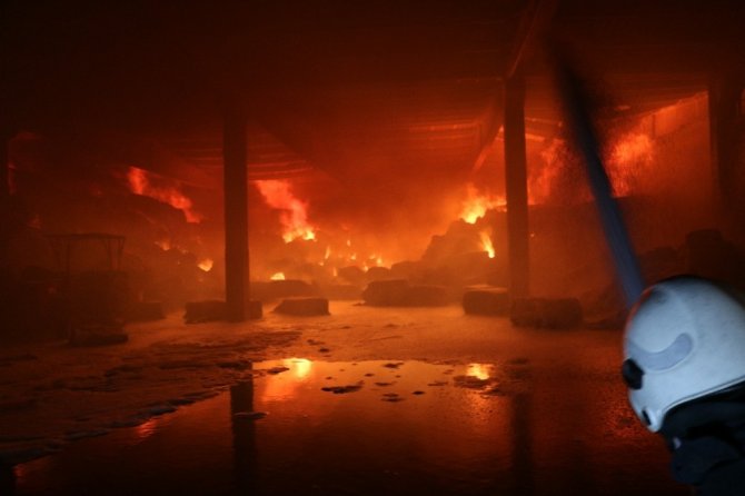 Fabrika yangını kontrol altına alındı