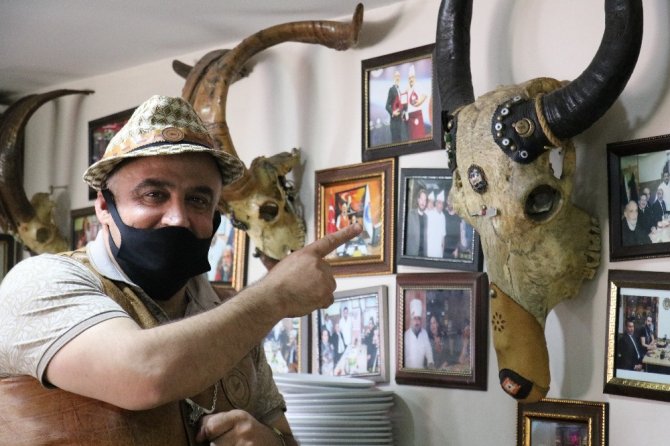 Paça ustası kelleyi sanat eserine dönüştürüyor