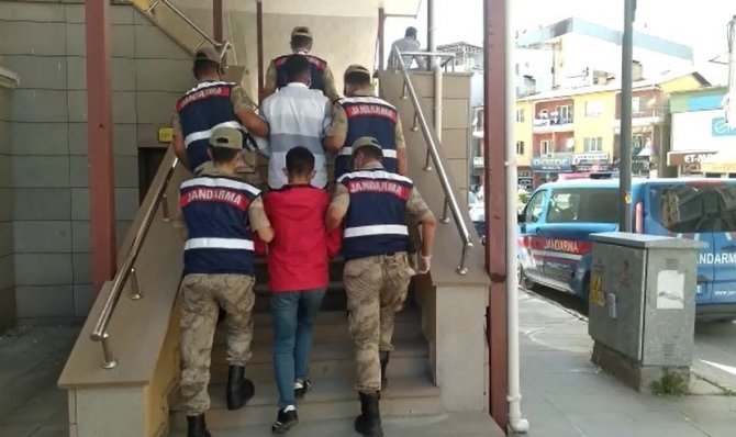 Sahte savcı jandarmaya takıldı