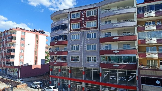 Apartmanın 6’ncı katından düştü