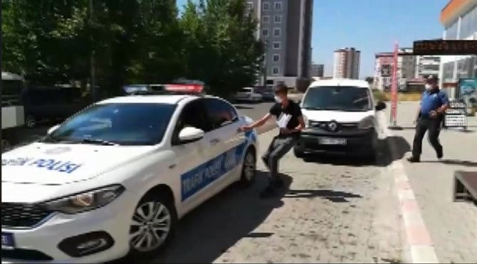 Kahramanmaraş'ta Polis ekipleri iki günde 35 öğrenciyi sınava yetiştirdi