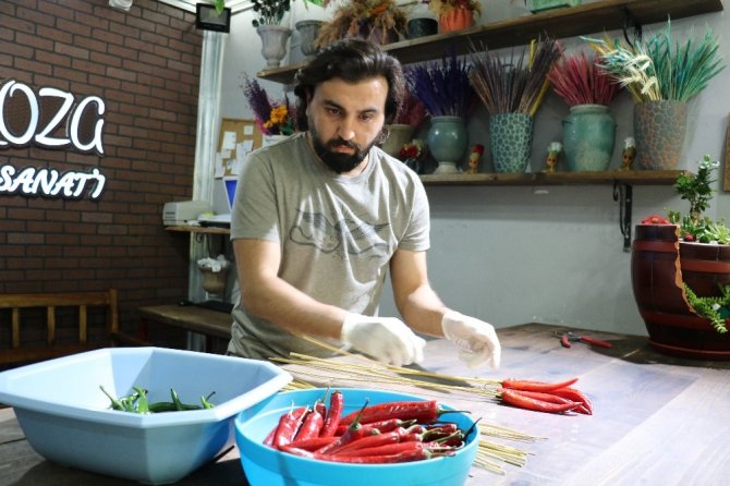 Aşk acısı çekenlere Maraş biberinden çiçek buketi