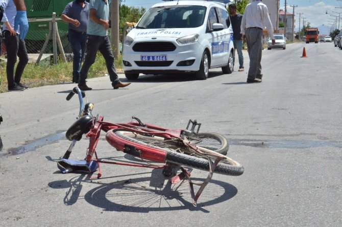 Elbistan'da bisiklete çarptı takla attı