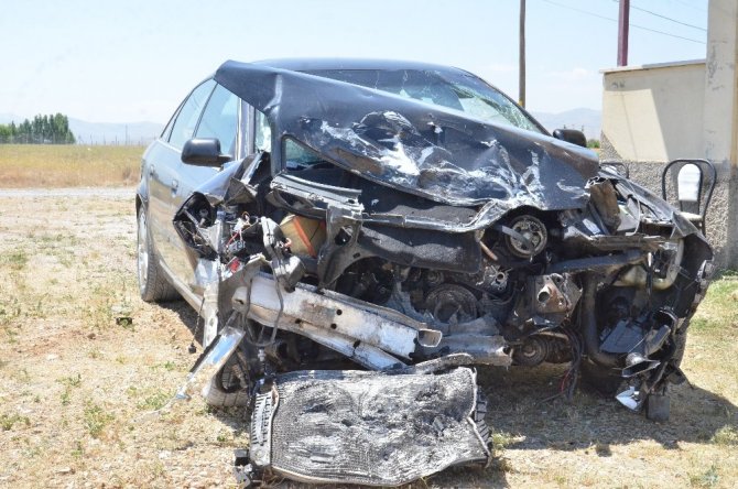 Ecel canlı yayın yaparken yakaladı