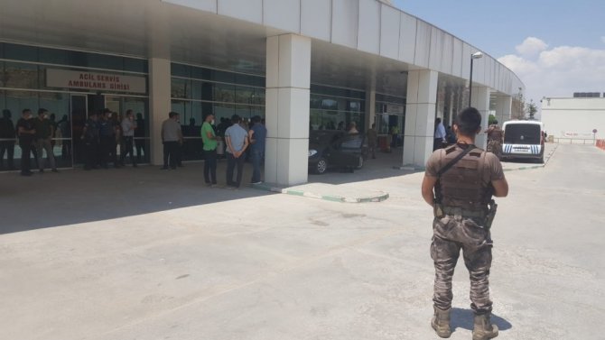 Elbistan'da bıçaklı sopalı silahlı kavgada 1 kişi öldü 2 kişi yaralandı