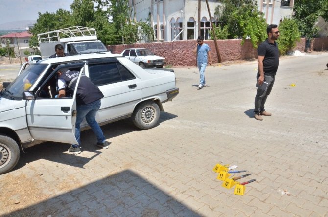 Elbistan'da bıçaklı sopalı silahlı kavgada 1 kişi öldü 2 kişi yaralandı