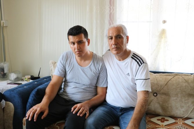 Engelli gence dayak attılar