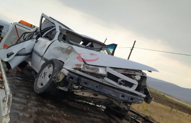 Ağabey ve kardeşi bu otomobilden sağ çıktı