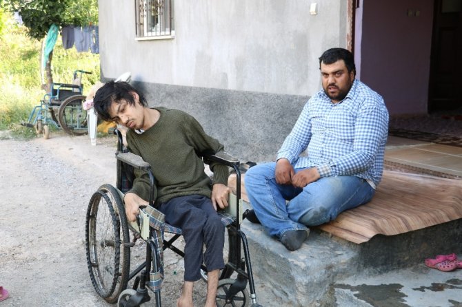 Engelli Burak iş bulup evlenmek istiyor