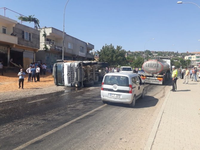 Son dakika... Pazarcıkta kamyon devrildi 1 kişi öldü 2 kişi yaralandı