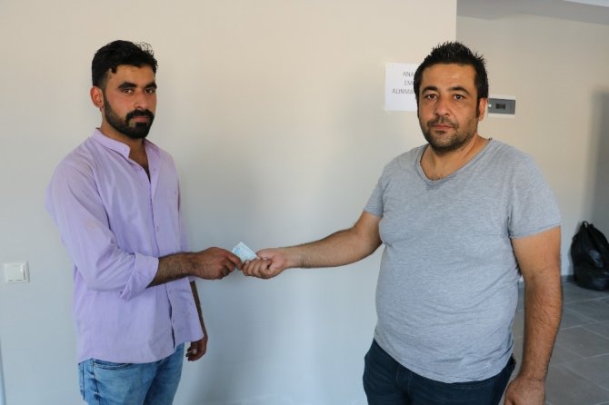 Suriyeli genç bulduğu 60 bin lirayı sahibine teslim etti