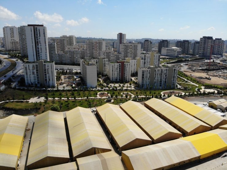 İBB’nin lüks sitelerin arasına izin verdiği kurban pazarı tepki çekti