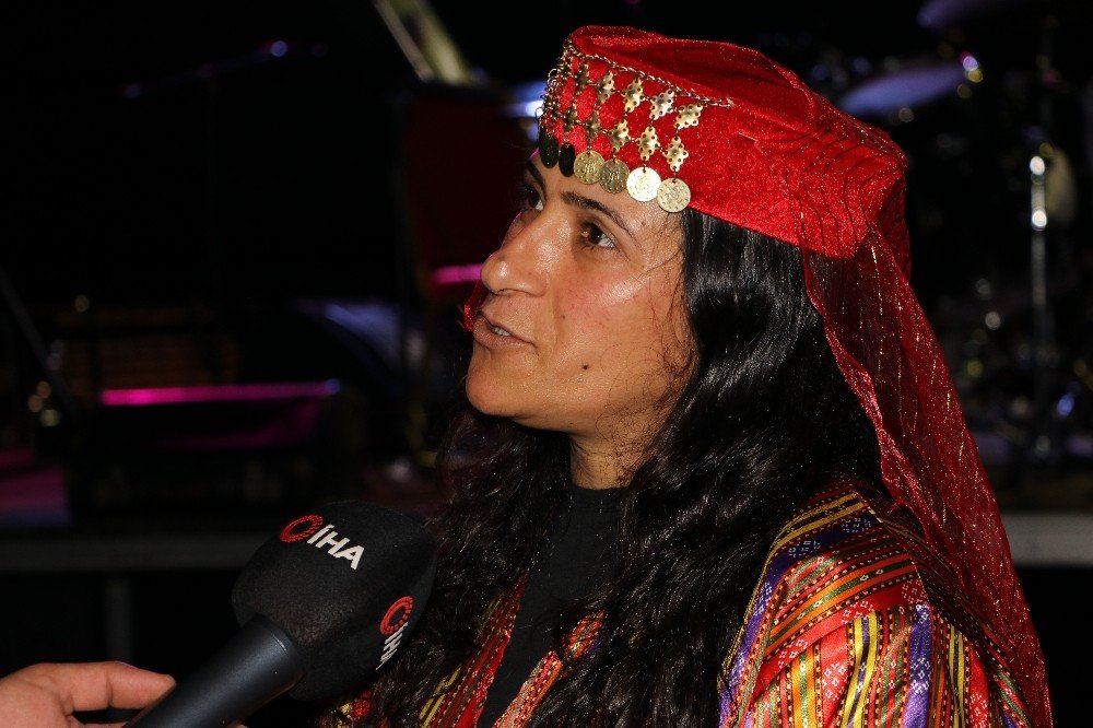 Afşin Lavanta şenliğinde Aşık Mahzuni Şerif rüzgarı esti