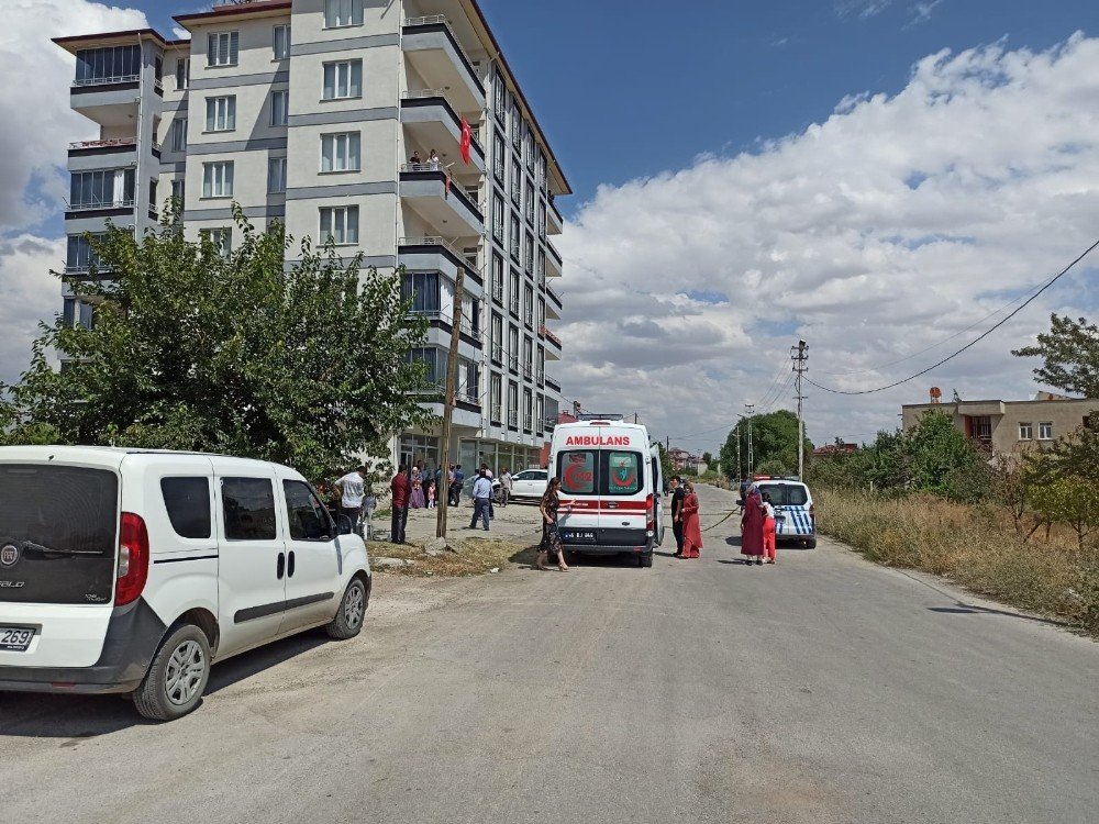 Elbistan'da Düğünde bayrak asarken maganda kurşunuyla yaralandı